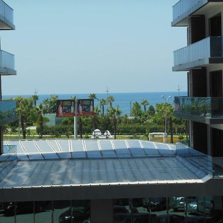 Бежевые Апартаменты Batumi Esterno foto