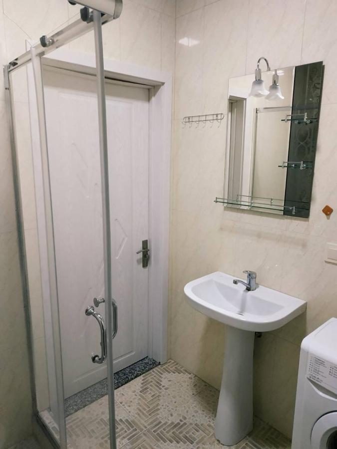 Бежевые Апартаменты Batumi Esterno foto