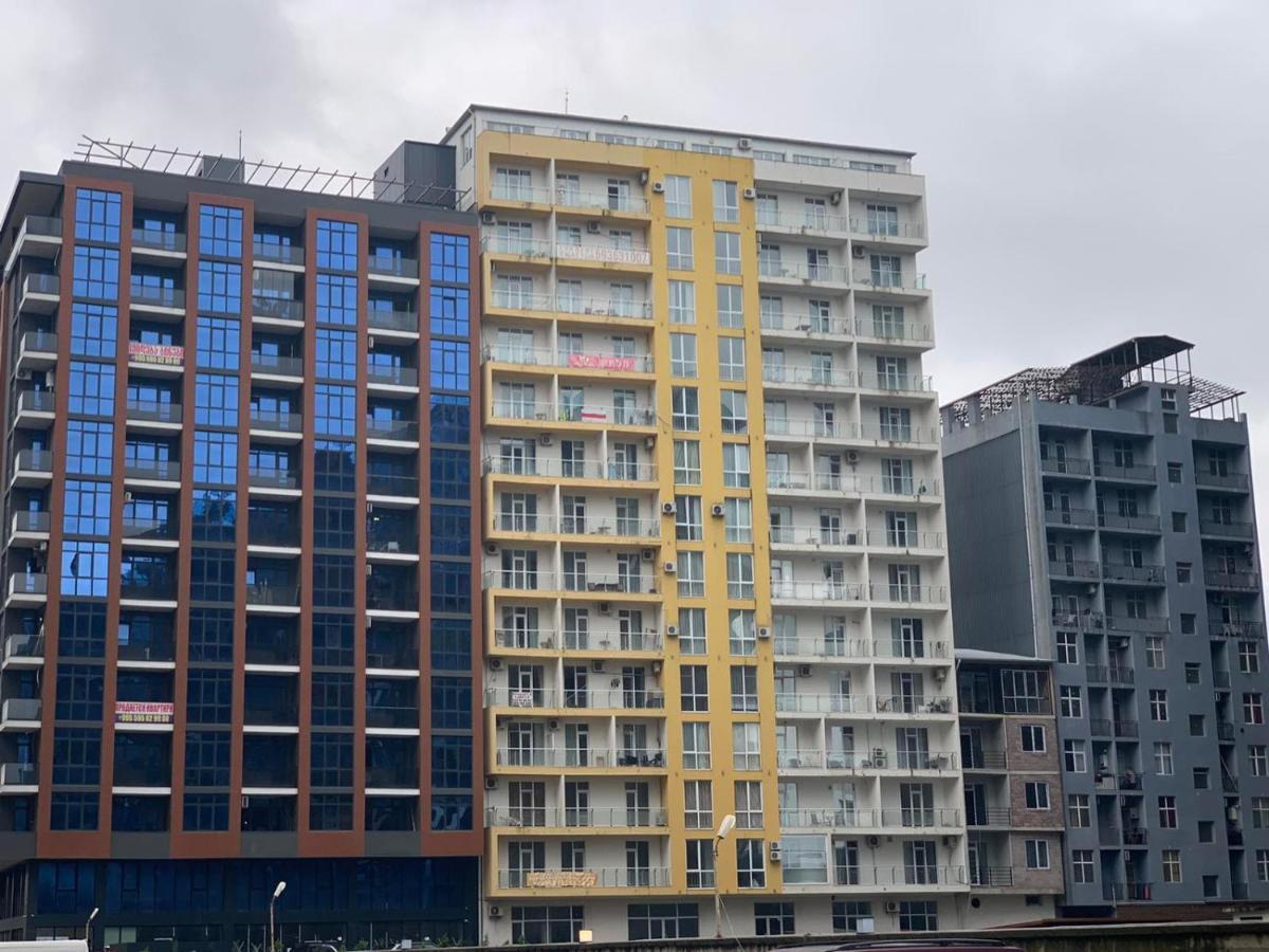 Бежевые Апартаменты Batumi Esterno foto