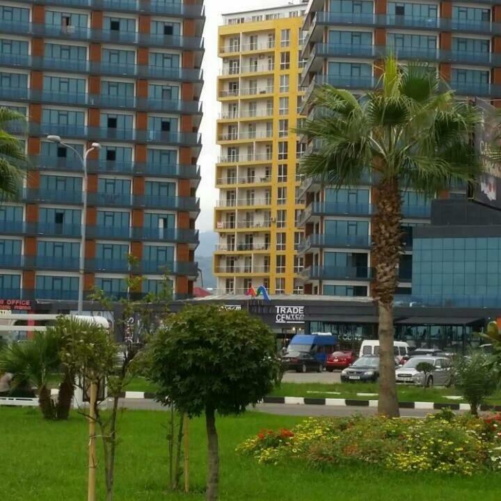 Бежевые Апартаменты Batumi Esterno foto