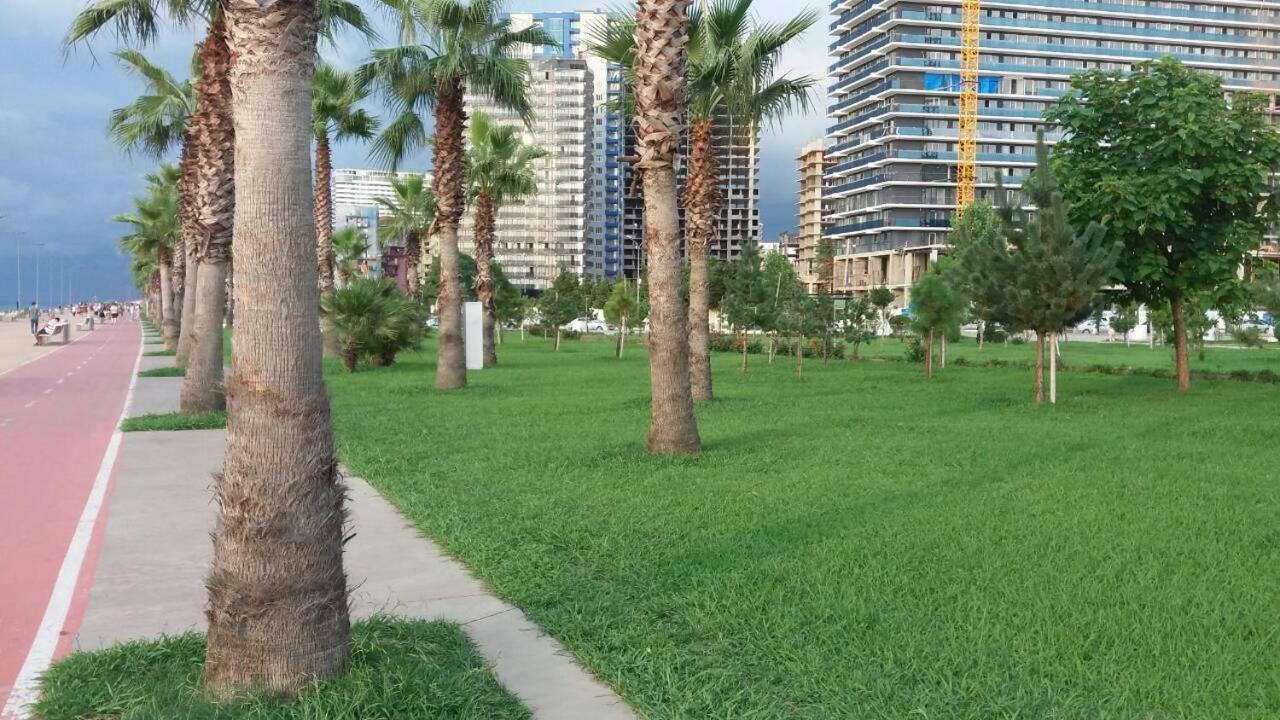 Бежевые Апартаменты Batumi Esterno foto