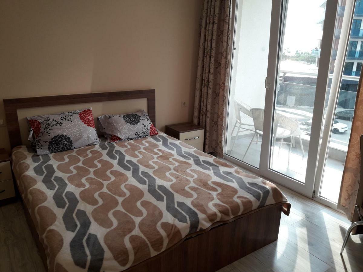 Бежевые Апартаменты Batumi Esterno foto