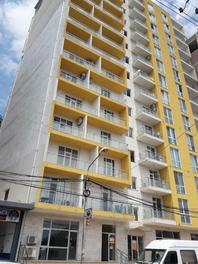 Бежевые Апартаменты Batumi Esterno foto